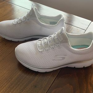 Sketchers white tennis shoes
